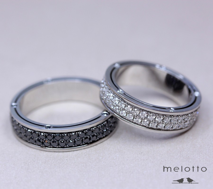 Классические обручальные кольца с черными и белыми бриллиантами