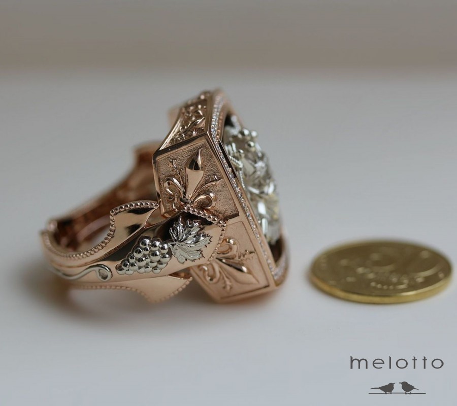 Перстень с гербом из золота,бриллиантами и ониксом