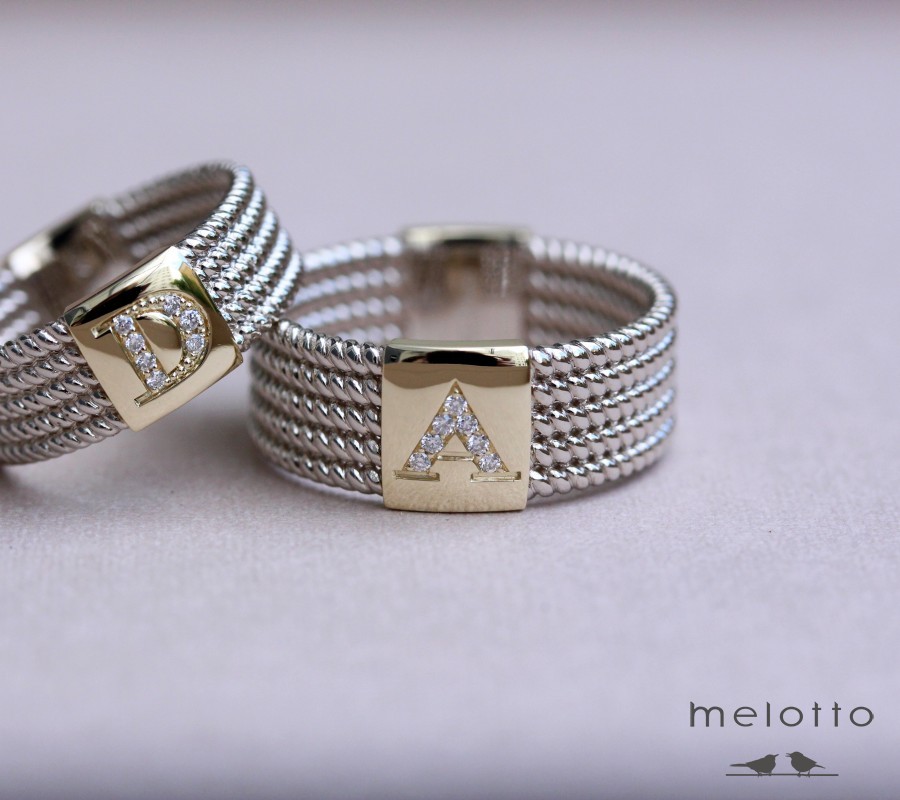 Обручальные кольца с датой и бриллиантом