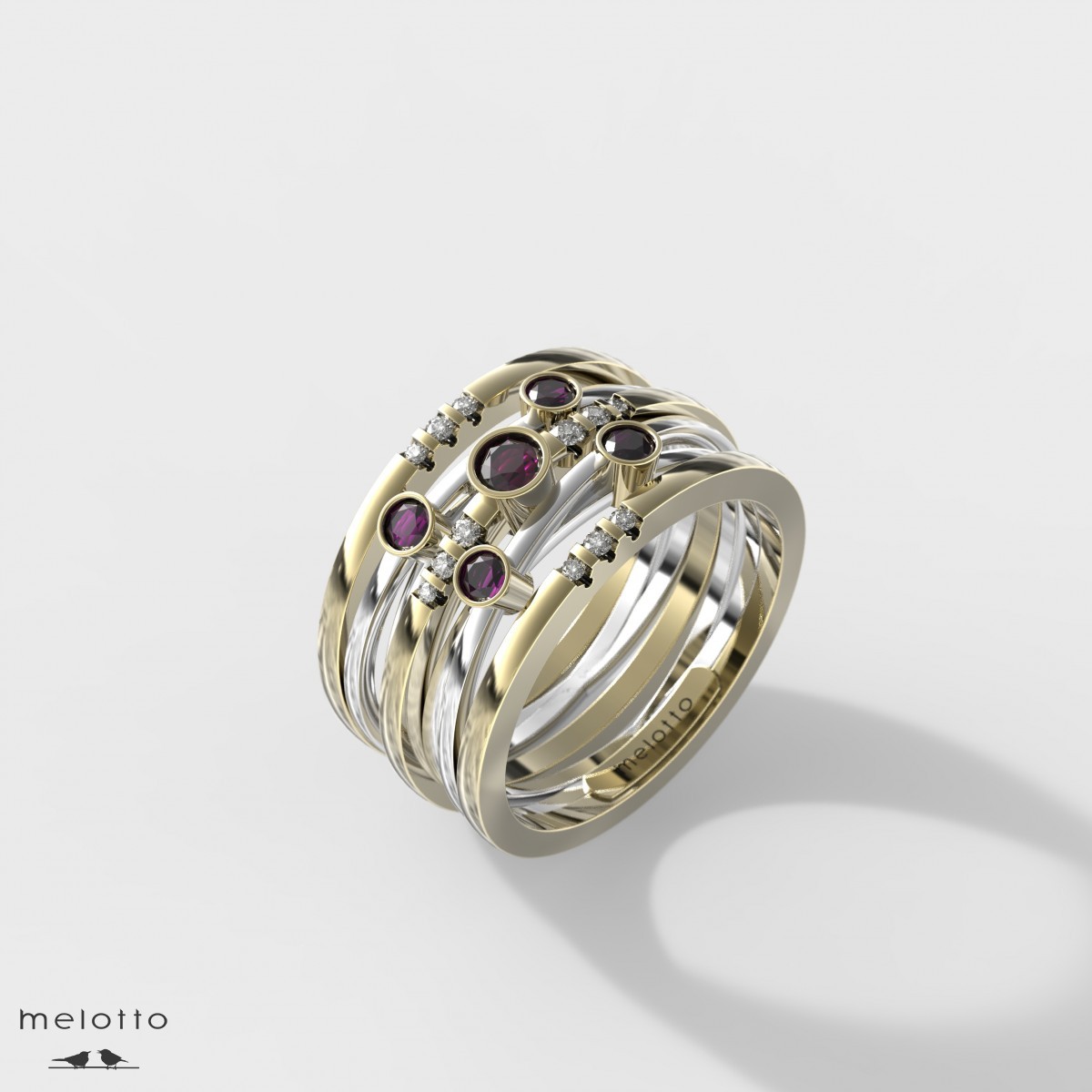 Женское двухцветное золотое кольцо с камнями