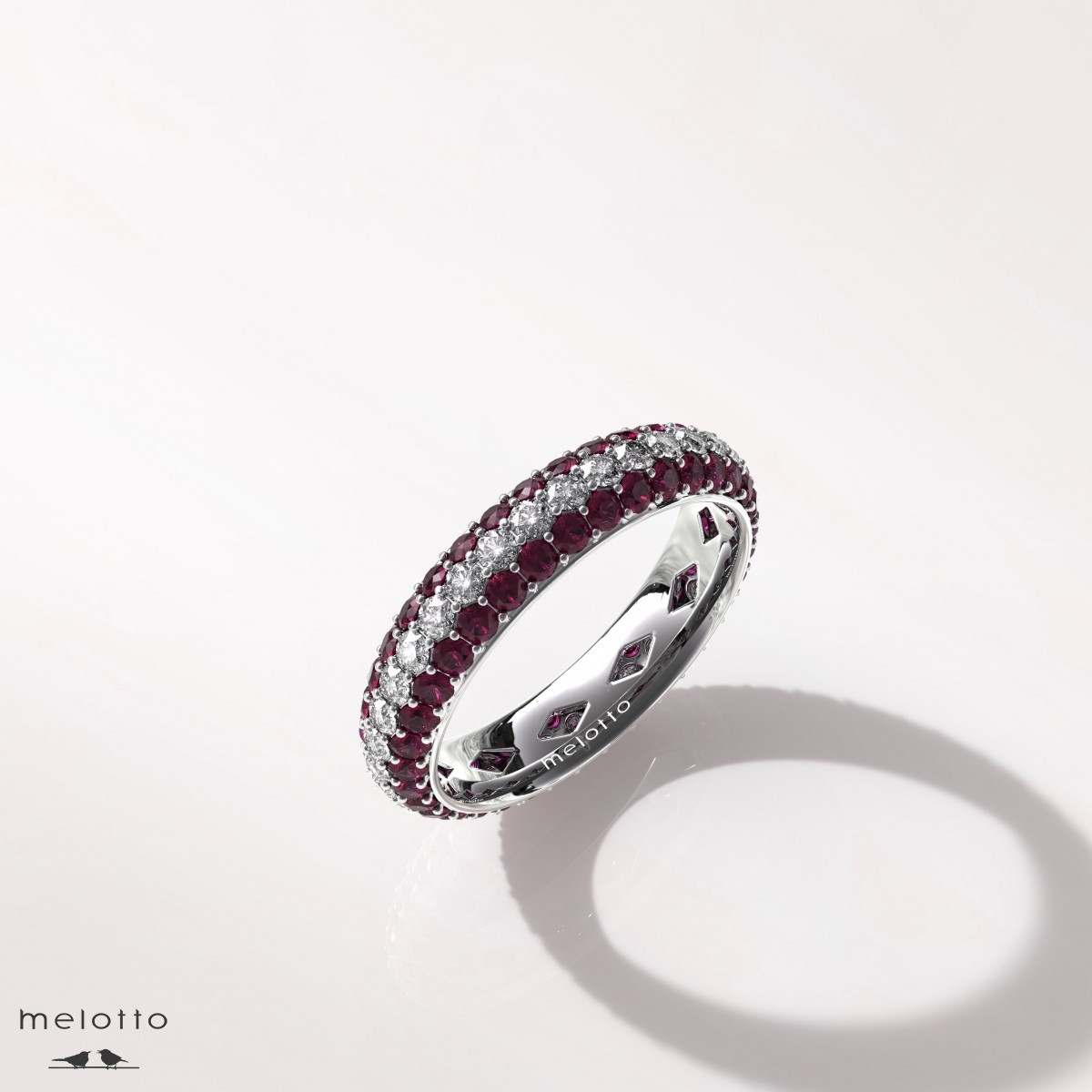 Рубиновое женское обручальное кольцо