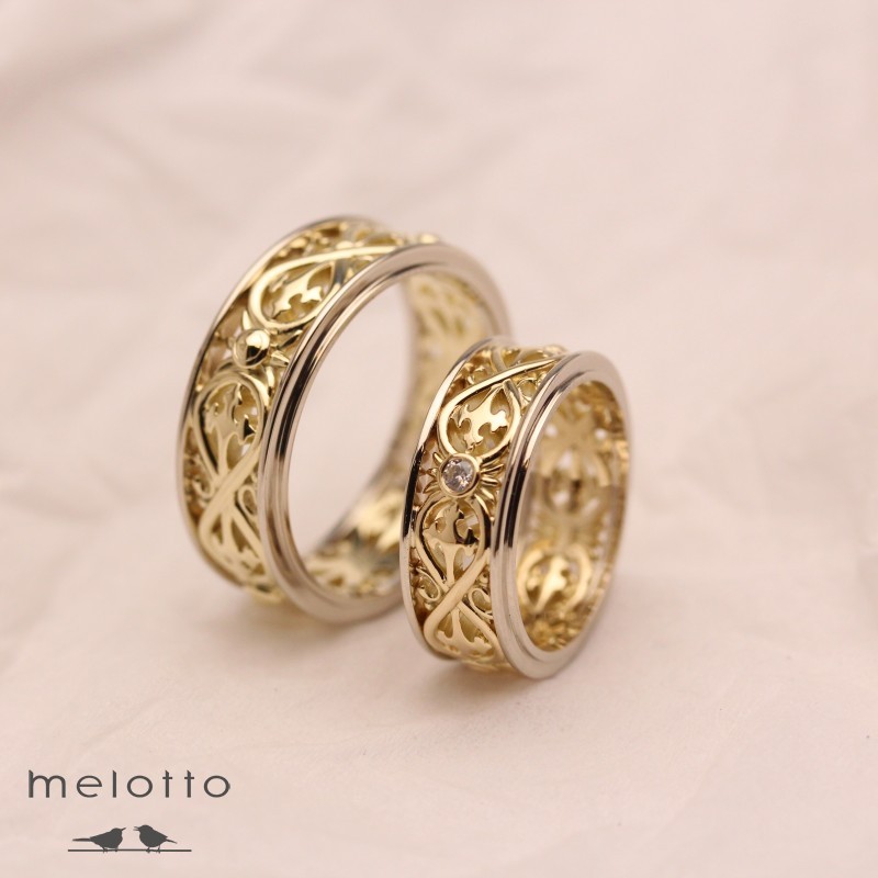 Двухцветные обручальные кольца с узором