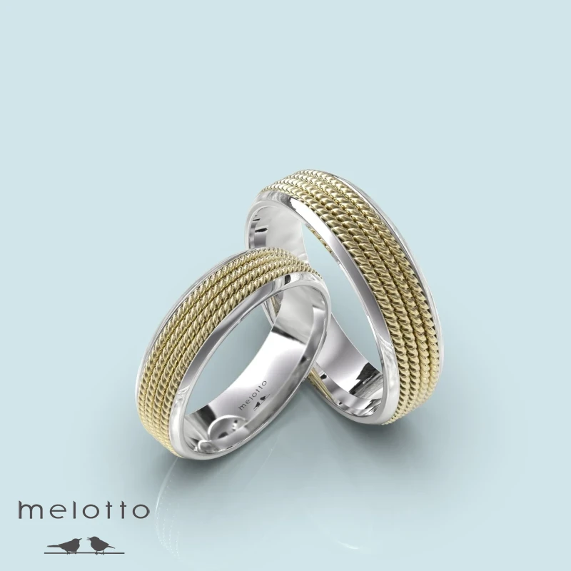 Двухцветные обручальные кольца с золотой проволокой