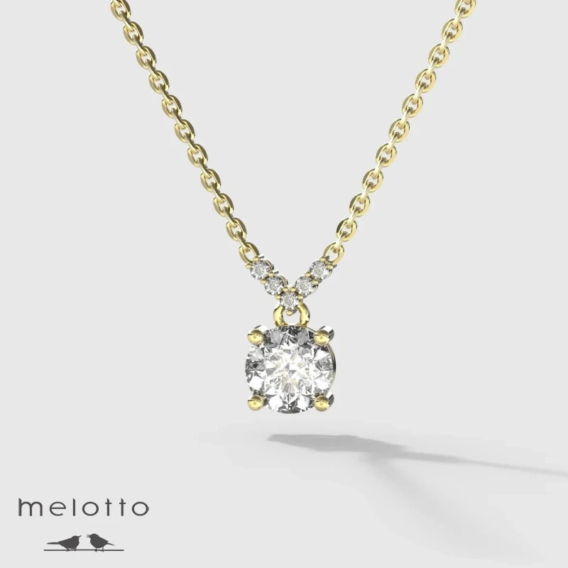 Колье с крупным бриллиантом