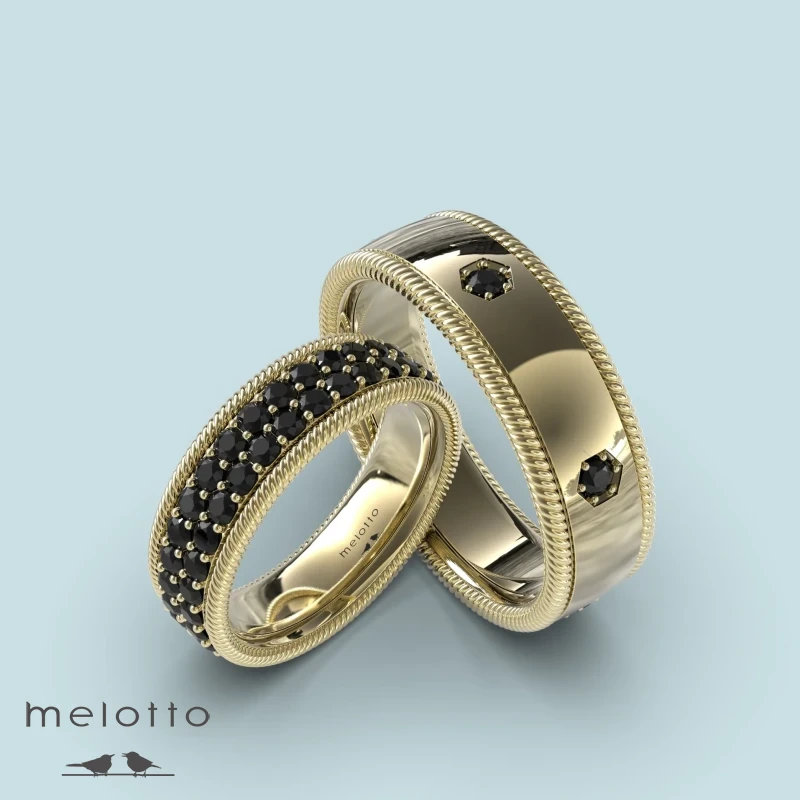 Парные обручальные кольца с черным бриллиантом