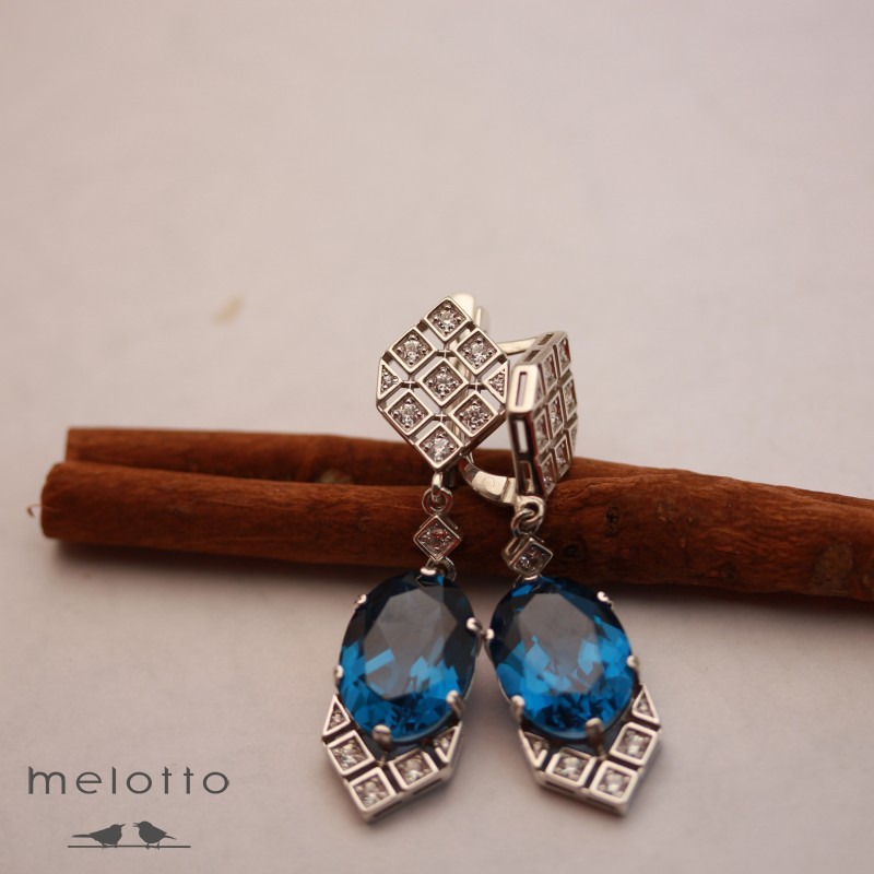 Серебряные серьги-подвески с фианитами