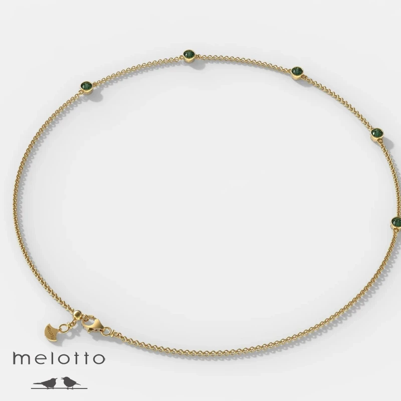 Колье из желтого золота с изумрудами