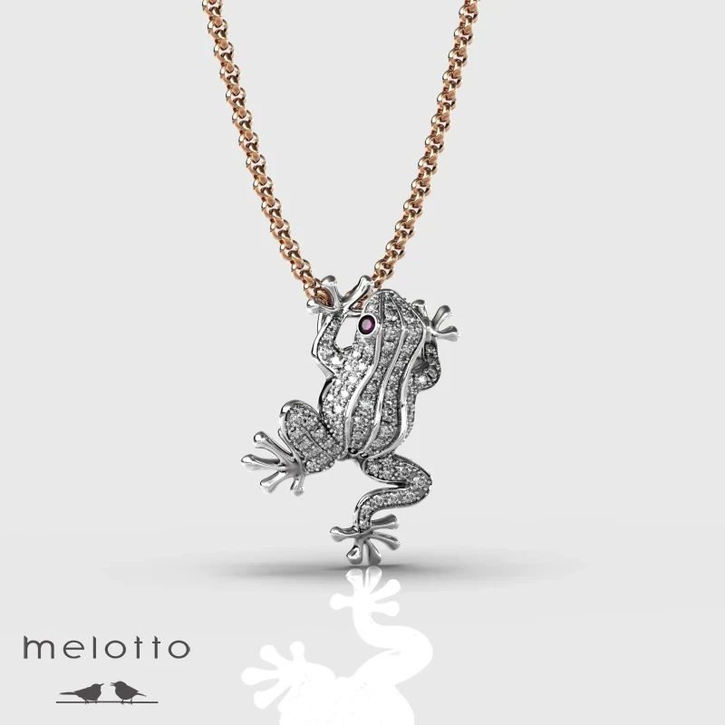 Золотая подвеска Лягушка с бриллиантами