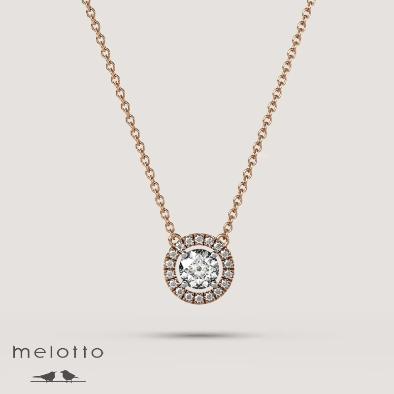 Круглый кулон с бриллиантами на цепочке