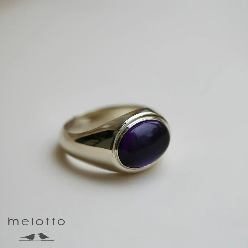 Печатка из белого золота с аметистом