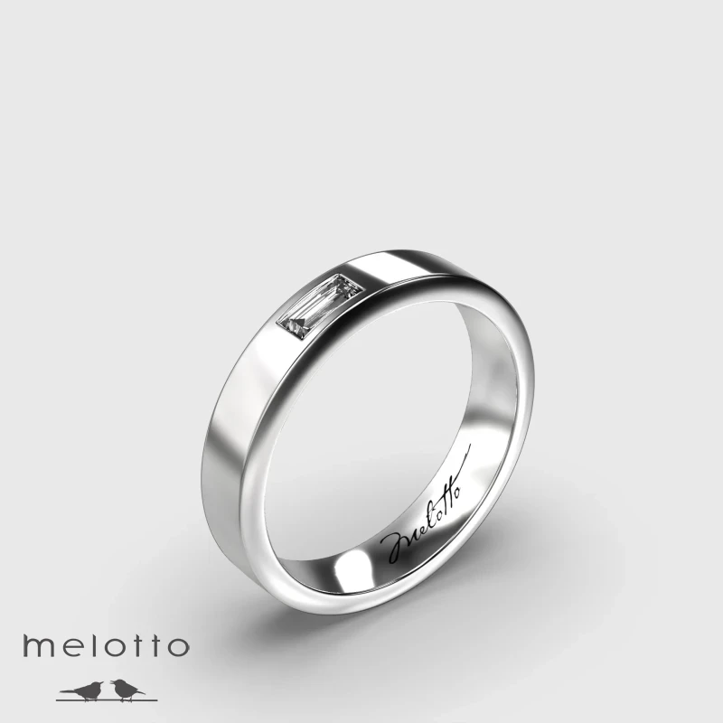 Обручальное кольцо с одним бриллиантом багетной огранки