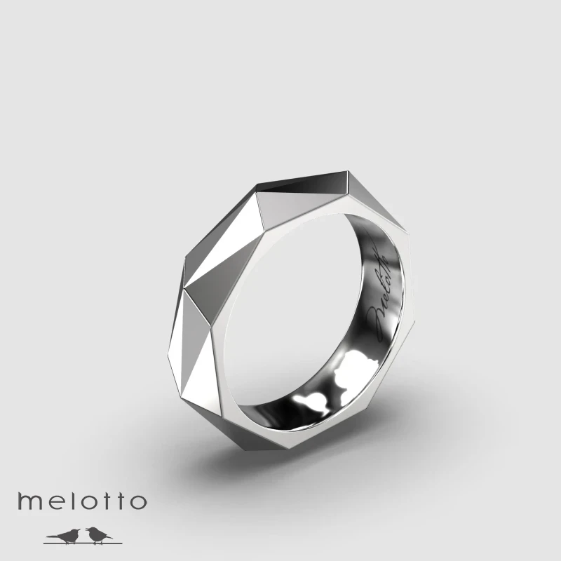 Мужское обручальное кольцо с граненой гранью Мужское обручальное кольцо с граненой гранью