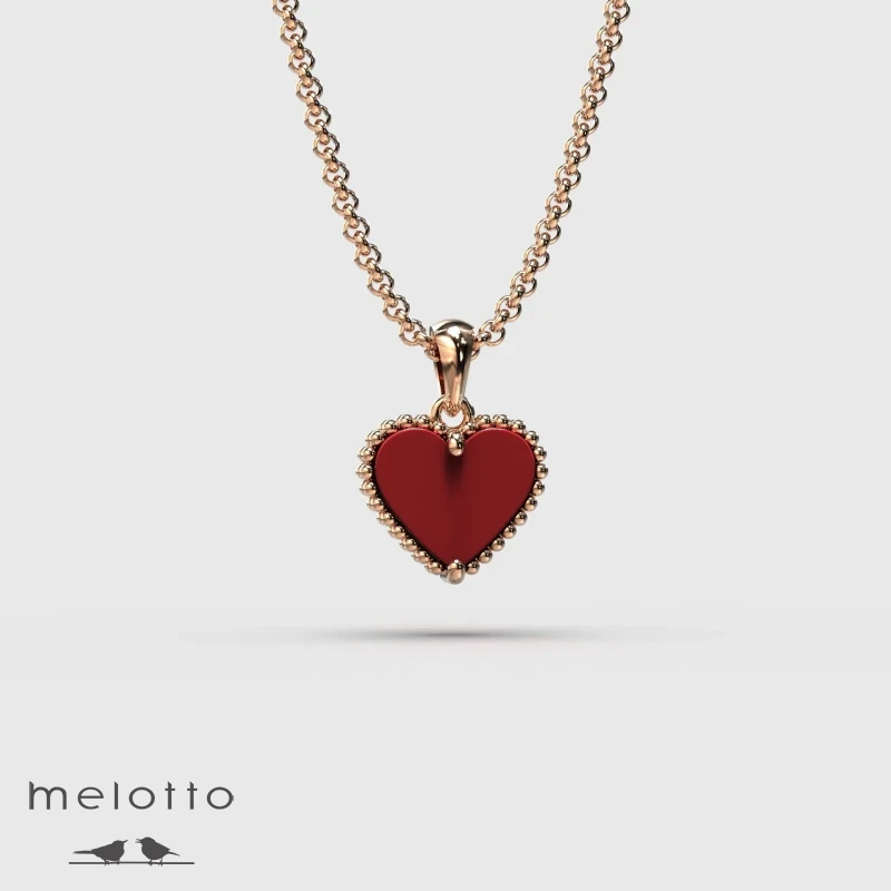 Кулон в виде маленького сердца с красным кораллом