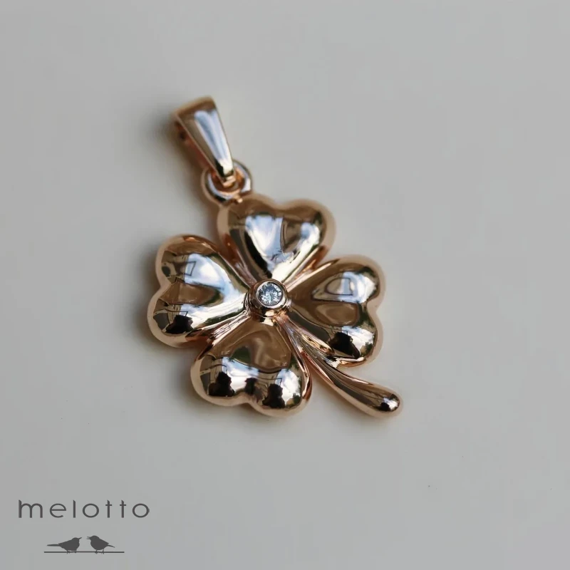 Кулон Клевер с бриллиантом