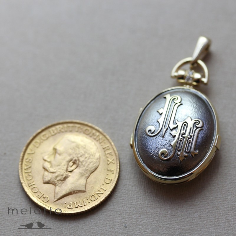 Кулон с монограммой