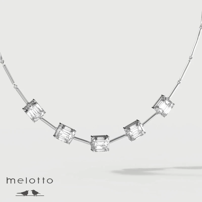 Дорогое колье с бриллиантами