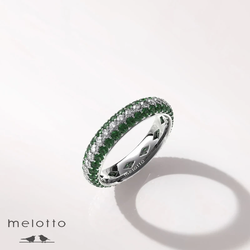 Изумрудное женское обручальное кольцо Изумрудное женское обручальное кольцо