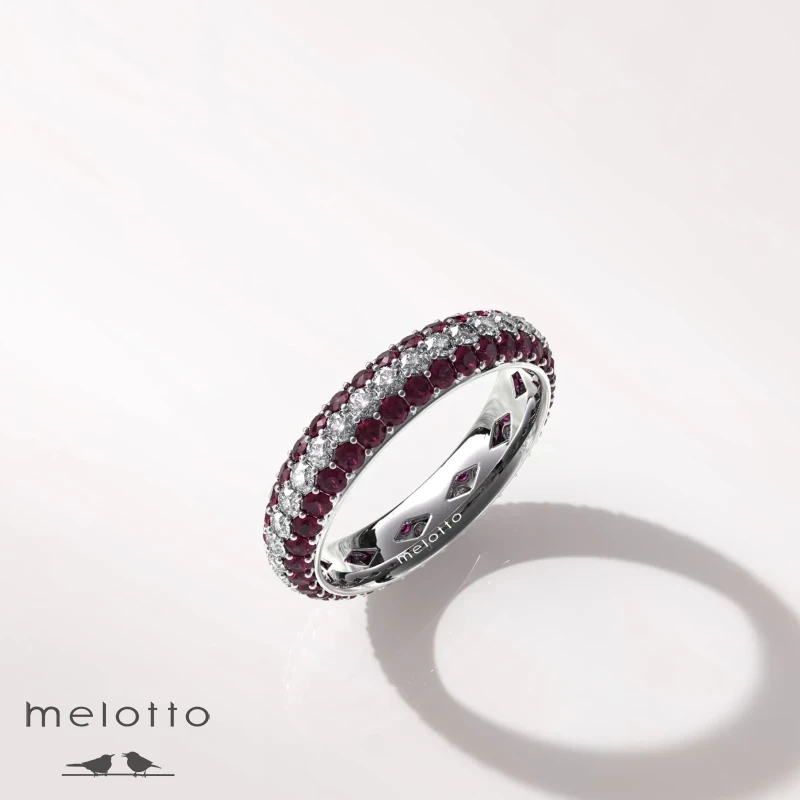 Рубиновое женское обручальное кольцо Рубиновое женское обручальное кольцо