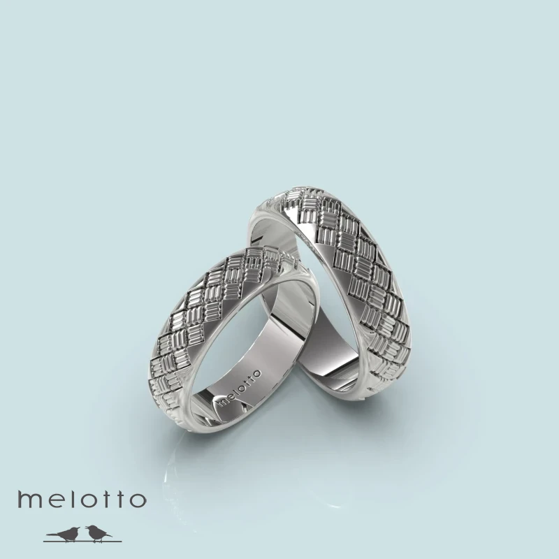 Классические обручальные кольца с орнаментом