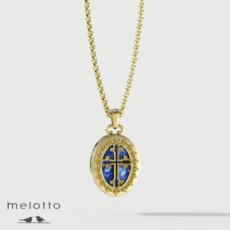 Золотой медальон с лазуритом