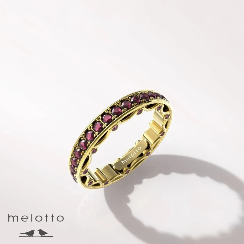 Женское обручальное кольцо «Рубиновая полоса вечности»