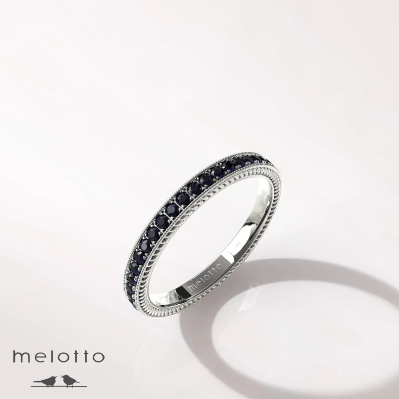 Женское обручальное кольцо из белого золота