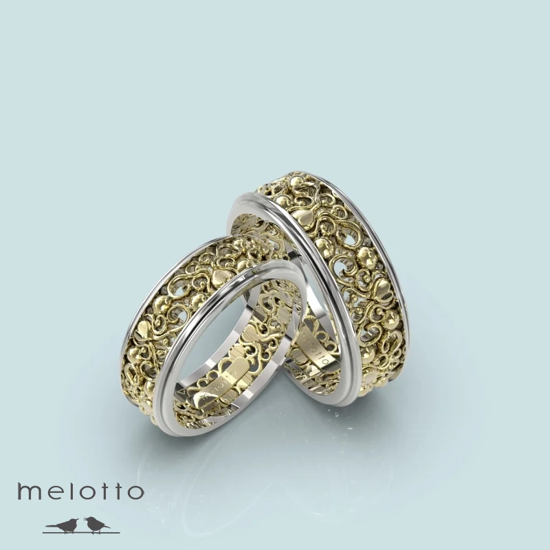 Обручальные кольца с золотыми сердцами