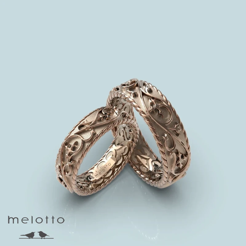 Золотые обручальные кольца с круговым цветочным узором