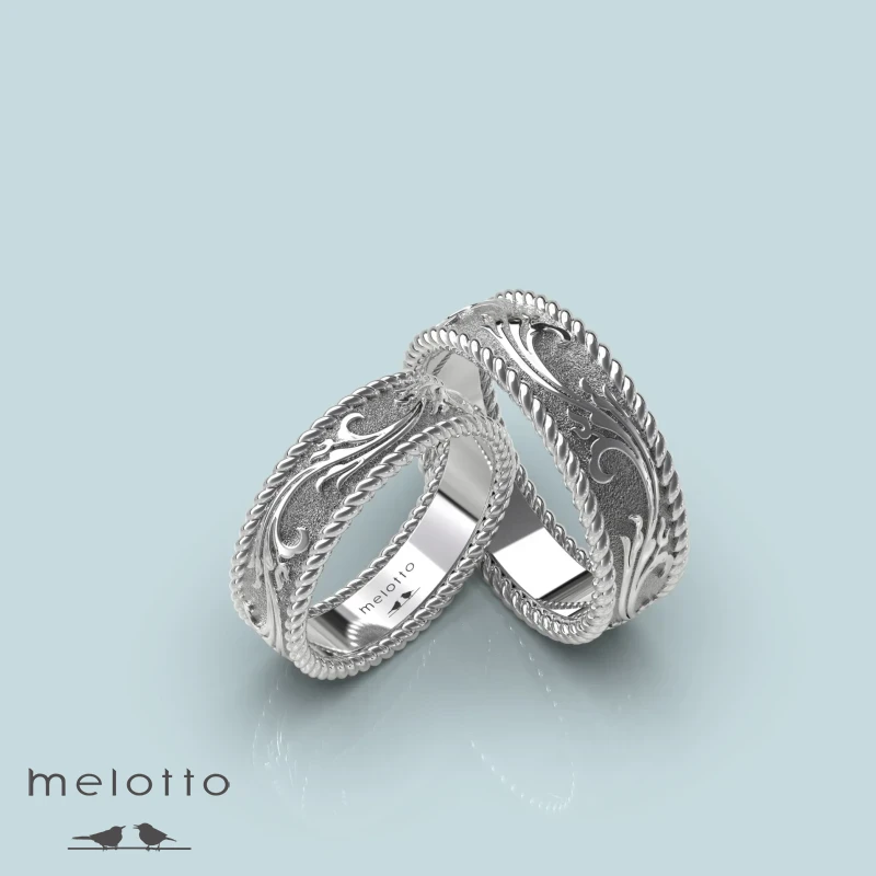 Золотые обручальные кольца с черненым узором