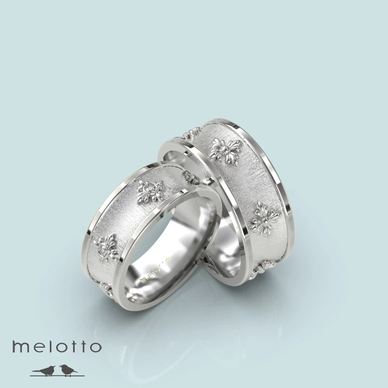 Золотые обручальные кольца с геральдическими узорами Золотые обручальные кольца с геральдическими узорами