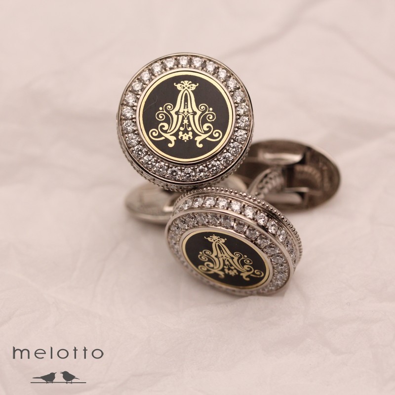 Запонки из желтого золота с бриллиантами