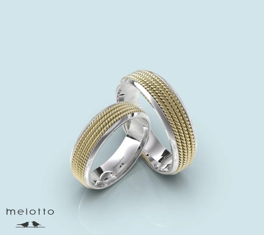 Двухцветные обручальные кольца с золотой проволокой