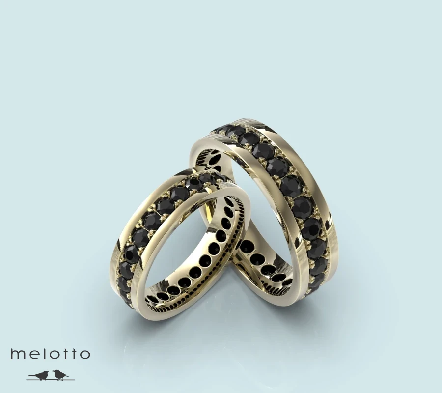 Обручальные кольца с крупными черными бриллиантами