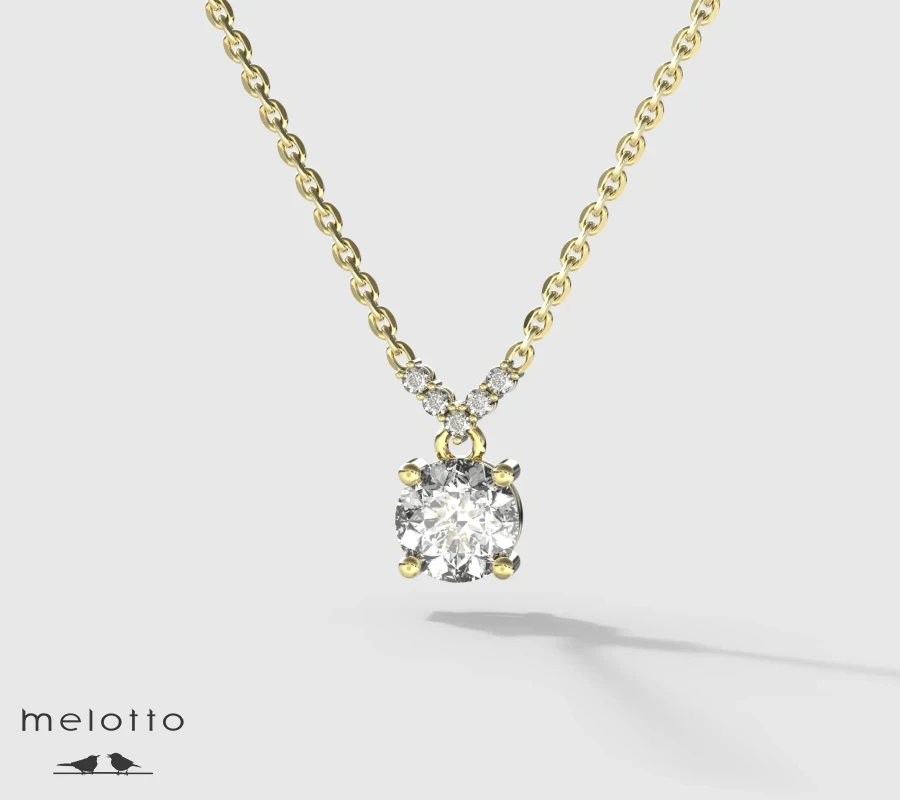 Колье с крупным бриллиантом