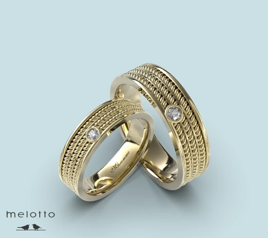 Обручальные кольца из желтого золота с витым узором