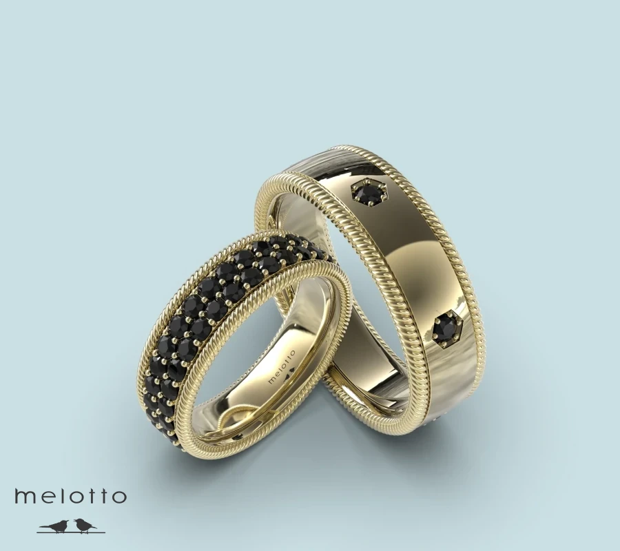 Парные обручальные кольца с черным бриллиантом