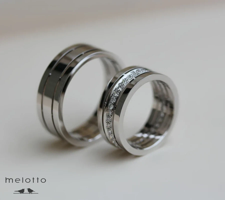 Массивные обручальные кольца из белого золота с бриллиантами