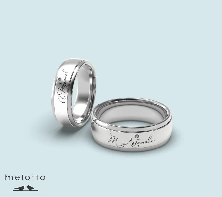 Обручальные кольца с подписью жениха и невесты