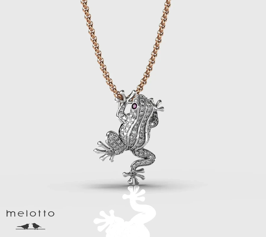Золотая подвеска Лягушка с бриллиантами