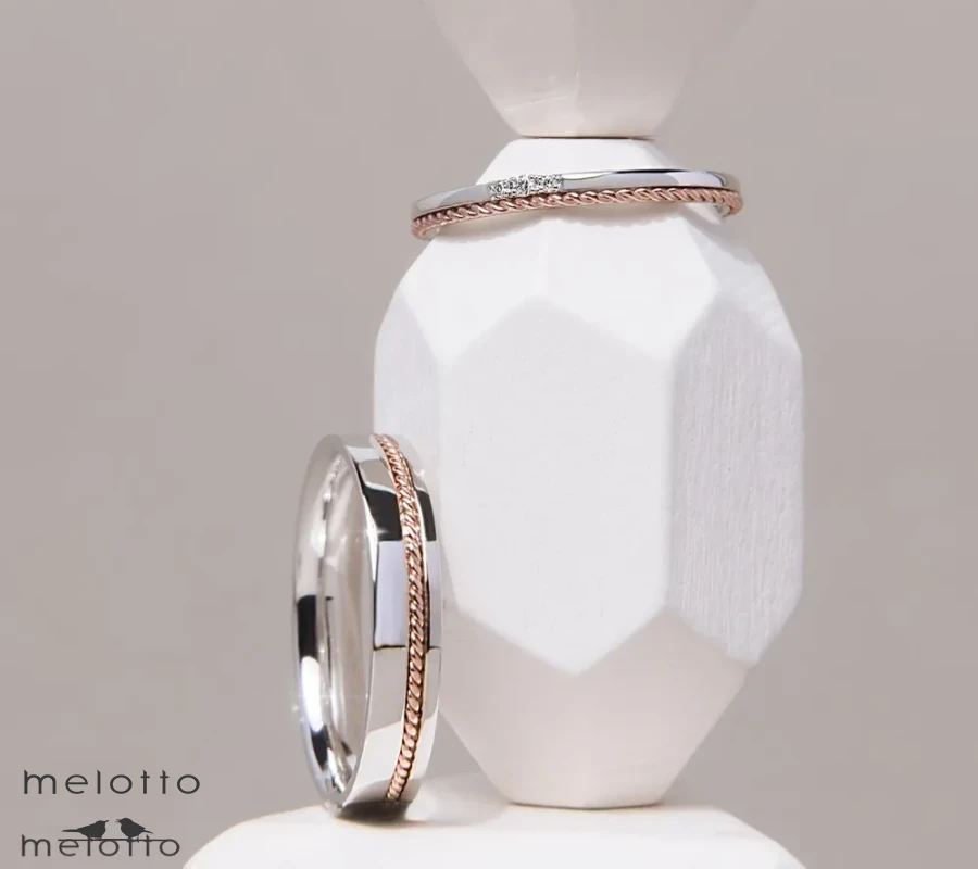 Двухцветные обручальные кольца с прорезями