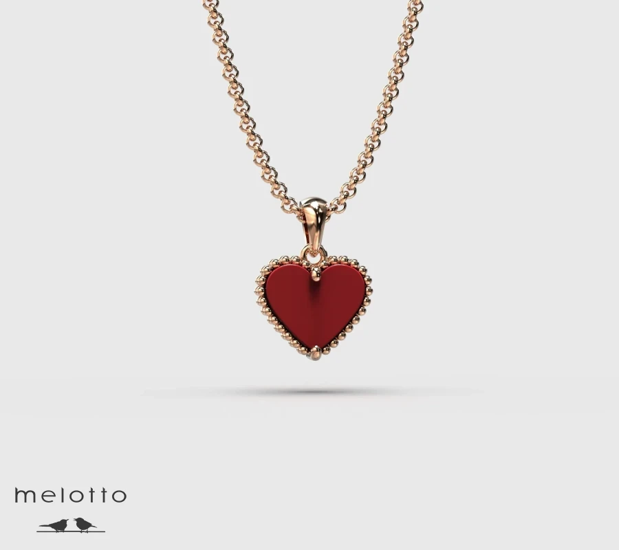 Кулон в виде маленького сердца с красным кораллом