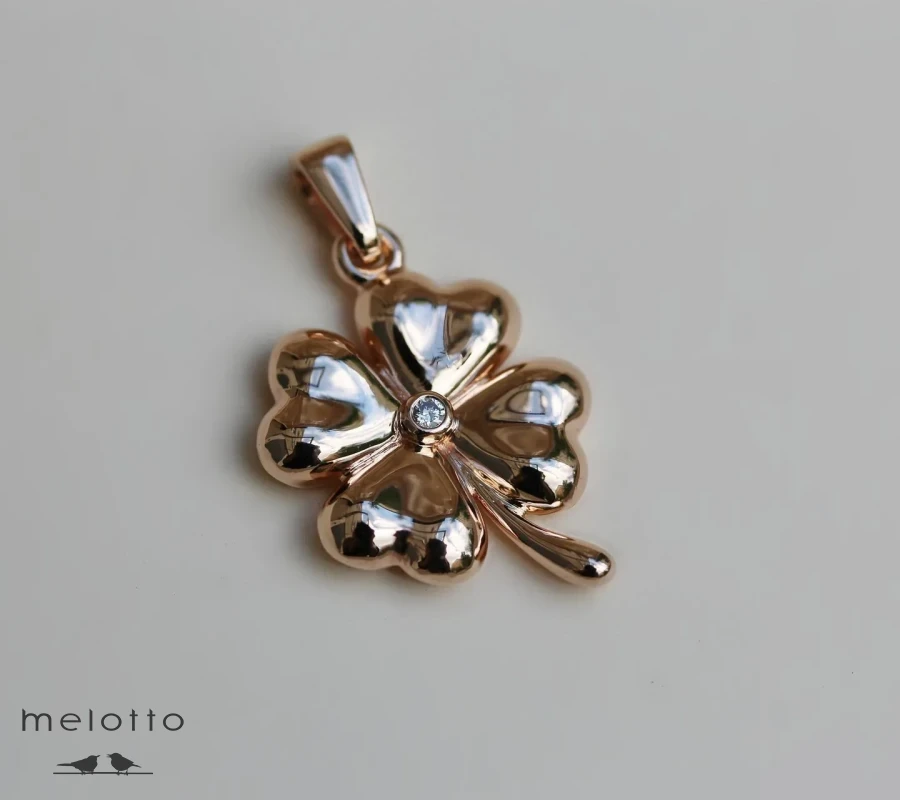 Кулон Клевер с бриллиантом