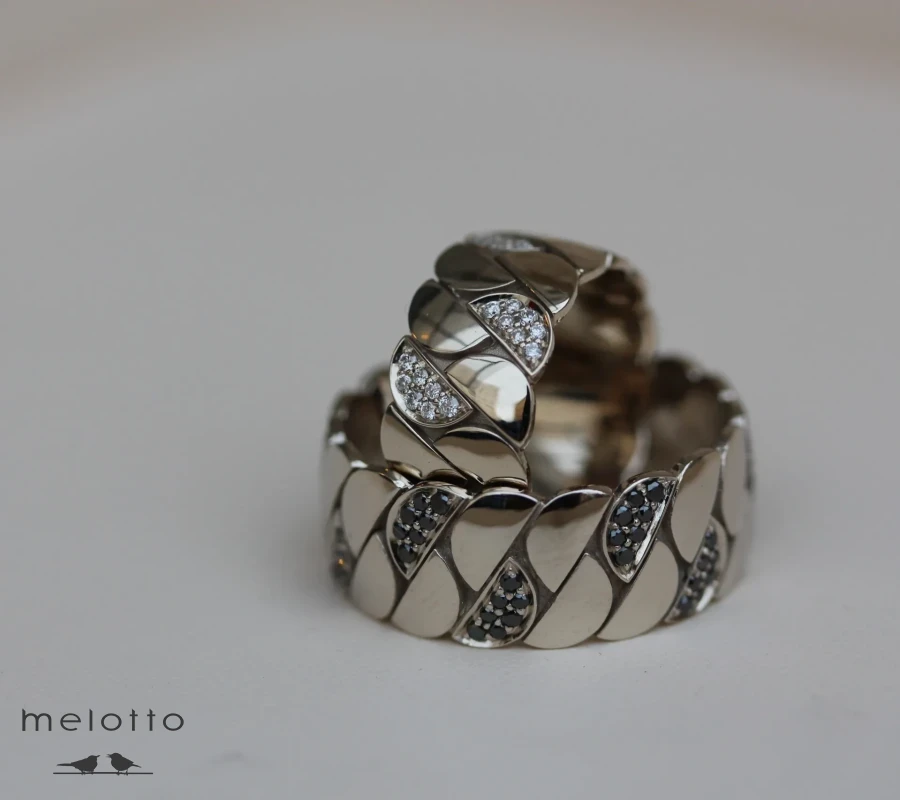 Широкие обручальные кольца с черными бриллиантами