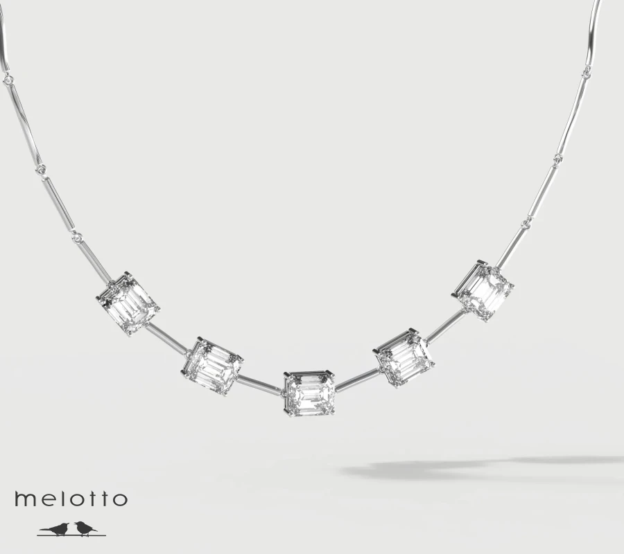 Дорогое колье с бриллиантами