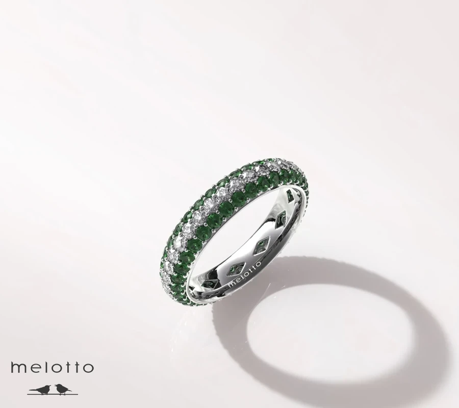 Изумрудное женское обручальное кольцо