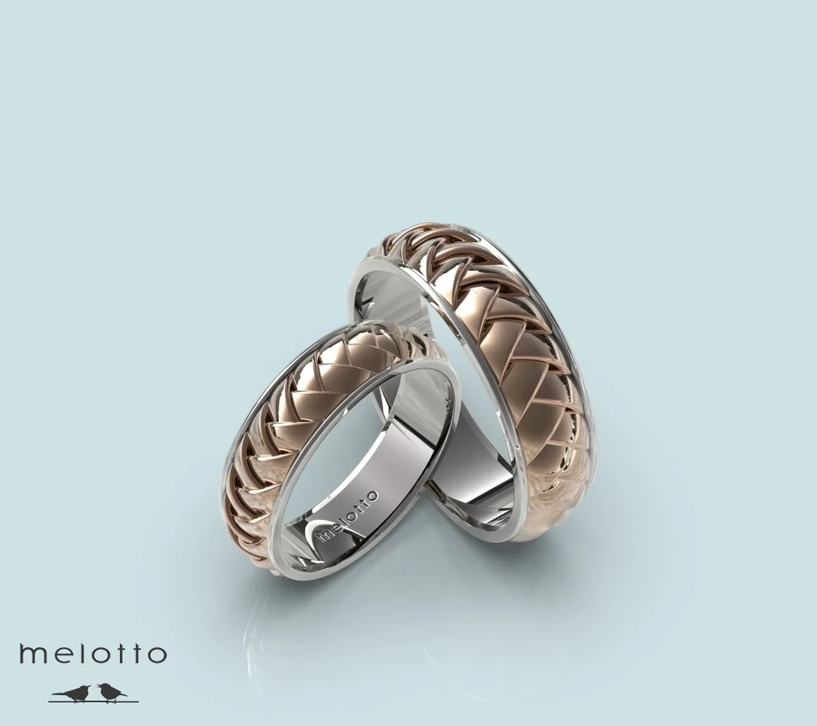 Переплетённые обручальные кольца