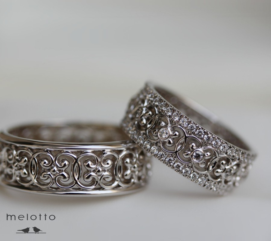 Обручальные кольца с пышном узором