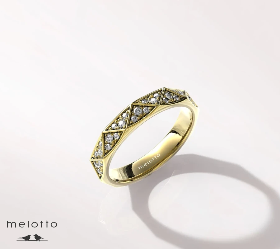 Женское обручальное кольцо с бриллиантами