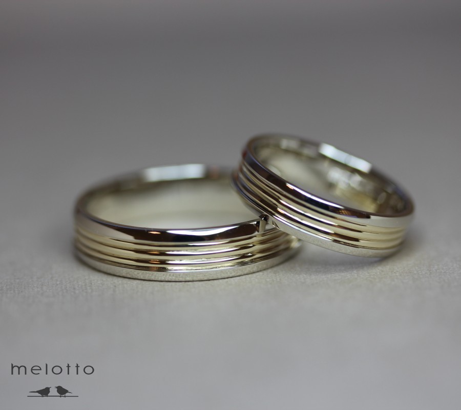 Классические фактурные обручальные кольца