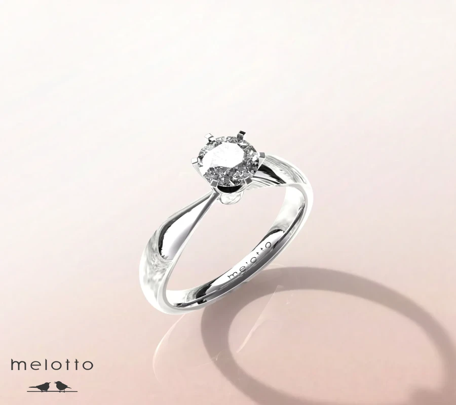 Кольцо с бриллиантом «Love»